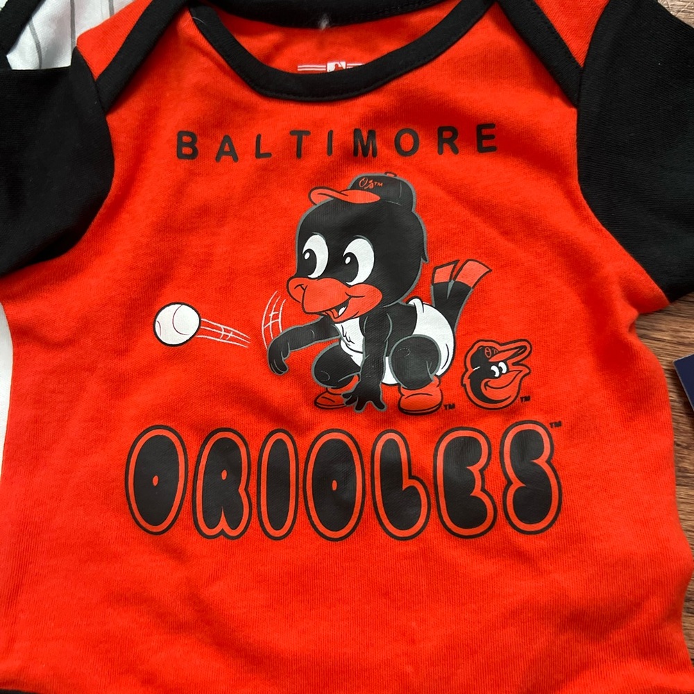 NWT Baltimore Orioles Baby Bodysuit Set - Black and Orange - Picture 4 of 5